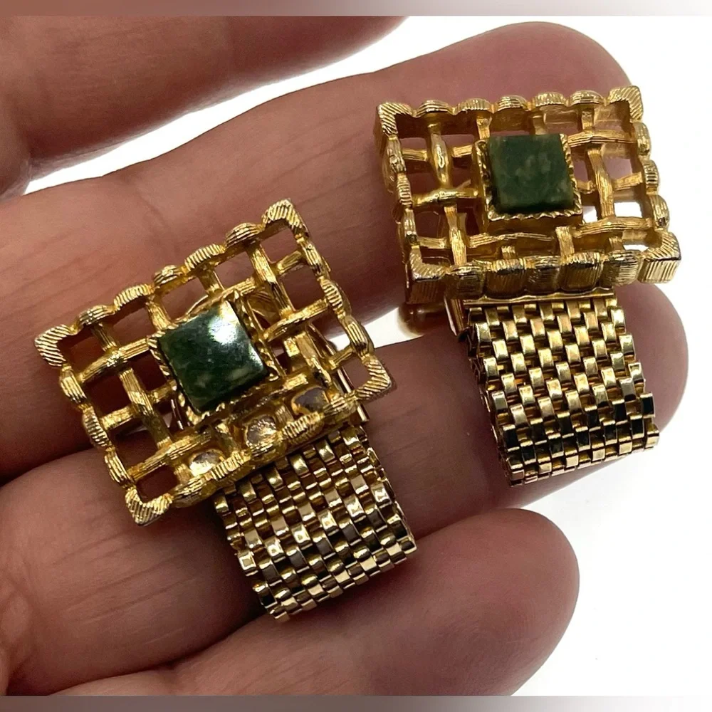 Vintage Gold Tone Lattice Mesh Wrap Around Mesh CuffLinks with Green Stone